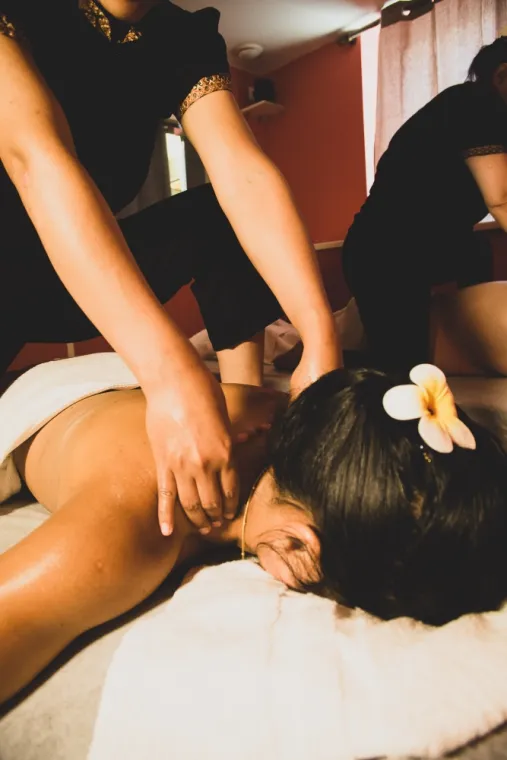 Huiles chaudes Massage en duo.   2h00 : 420.00€, Cagnes-Sur-Mer, BAN NUAD THAI MASSAGE