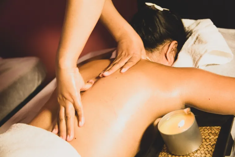 Massage à la bougie.  1h00: 109.00€, Cagnes-Sur-Mer, BAN NUAD THAI MASSAGE